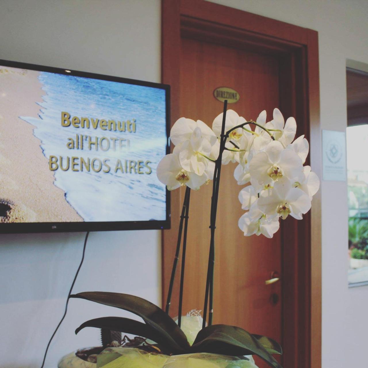 Hotel Buenos Aires Cervia Exterior photo