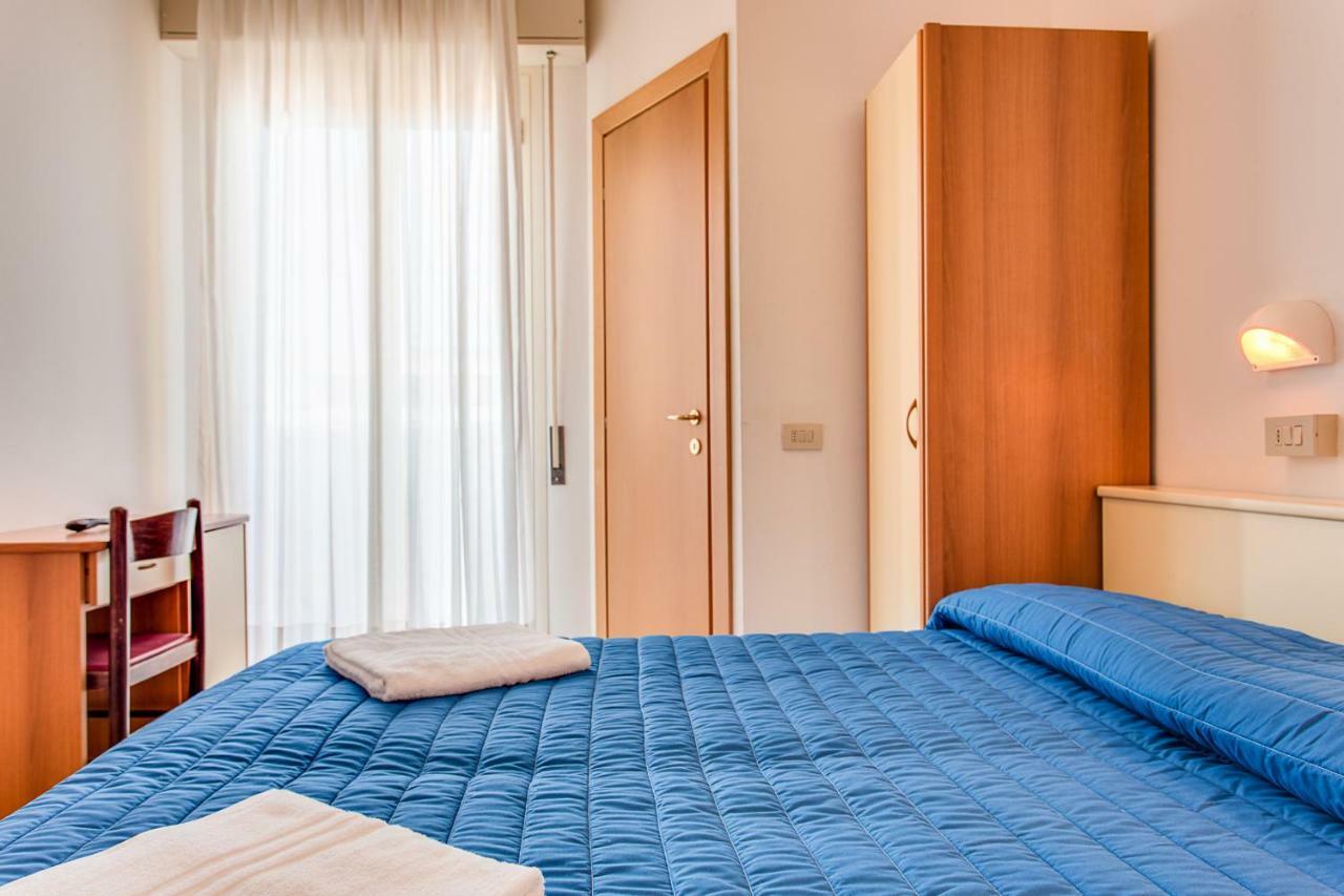 Hotel Buenos Aires Cervia Exterior photo